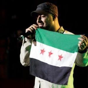 Maher Zein dalam konser penggalangan dana untuk Free Syrian Army
