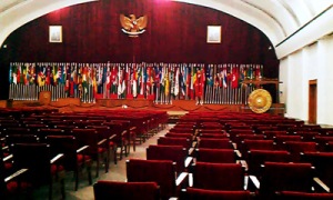ruang sidang utama Gedung Merdeka (foto:nrmnews.com)