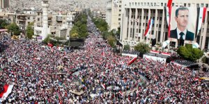 Demonstrasi besar-besaran di Damaskus, mendukung Assad, 2012.
